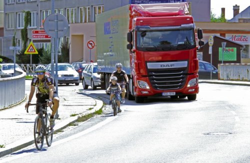 Město vykázalo kamiony zpět na dálnici