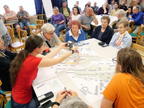 Lidé se o revitalizaci Bezděkova zajímají. Diskutovat jich přišly desítky