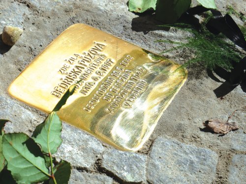 Podívejte se na databázi obětí holocaustu