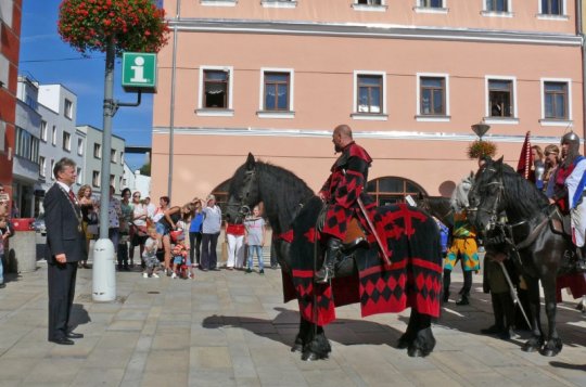 Starosta ve městě přivítal rytíře