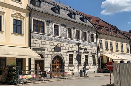 Město snižuje nájemné na náměstí