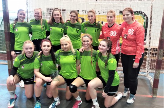 Starší dorostenky na domácím turnaji zvítězily