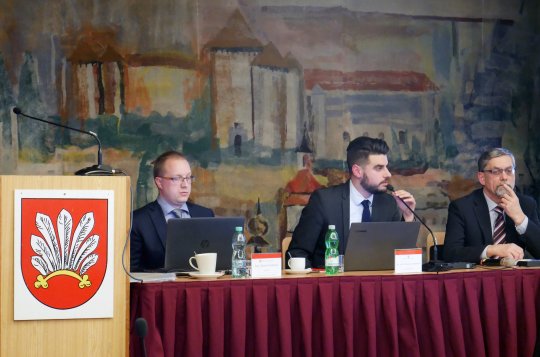 Zastupitelé odvolali vedení města, starostou se stal Alexandros Kaminaras