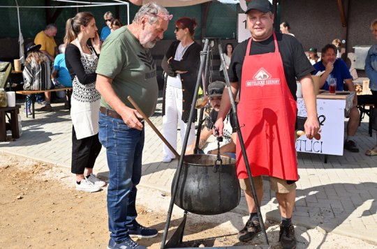 Lidé si pošmákli na jedenácti guláších