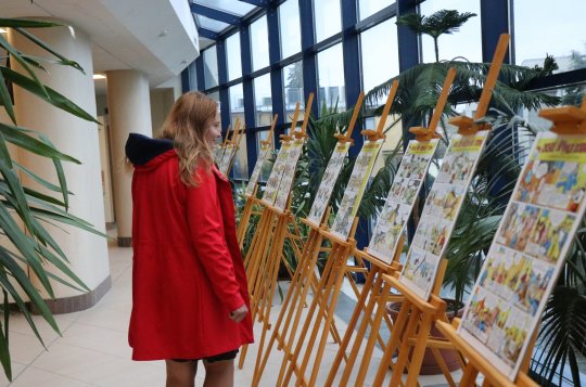 Foyer chirurgického pavilonu obsadil Mirek Dušín s Rychlými šípy. Mluví i ukrajinsky