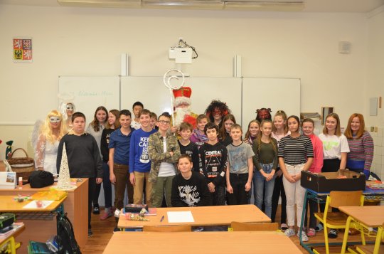 Mikuláš naděloval i na Základní škole Sokolovská