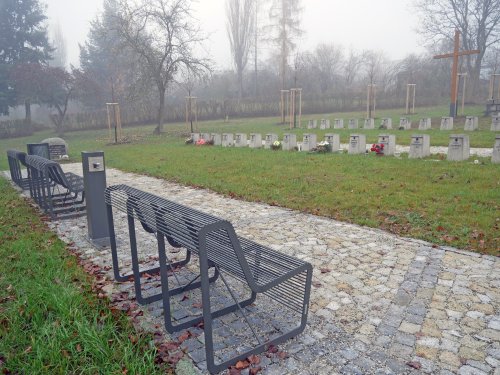 Úpravy pietního místa jsou u konce. Technické zázemí obřadní síně město modernizuje a hřbitov rozšiřuje 