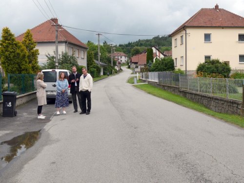 Lhotky plánují chodník i přístavbu jídelny školy