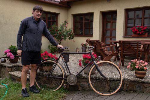 František Uhlíř  na vysokém kole dojel do Vídně,  naší i rakouské