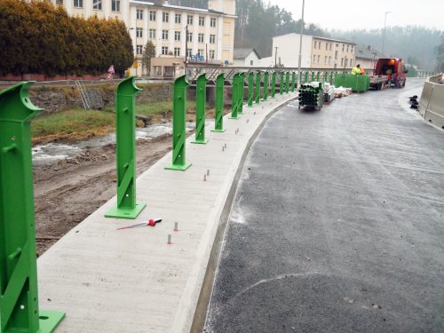 Stavba opěrné zdi končí v předstihu, řidiči si mohou na zimu oddechnout od semaforů