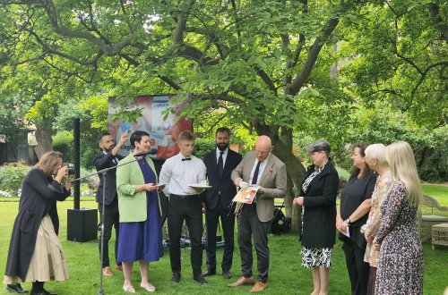 Afternoon tea na britském velvyslanectví