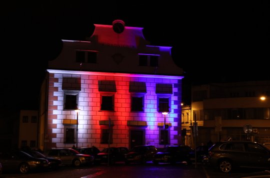 Lidé oslavili státní svátek setkáním pod lipami i při besedě