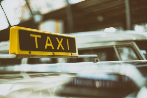 Opilé mladíky, kteří odjeli s vozidlem taxislužby, policisté rychle dopadli