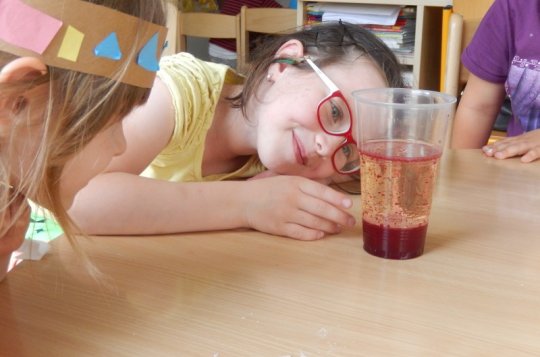 Děti z křižanovské mateřinky zkoušely vyvolat sopečnou erupci