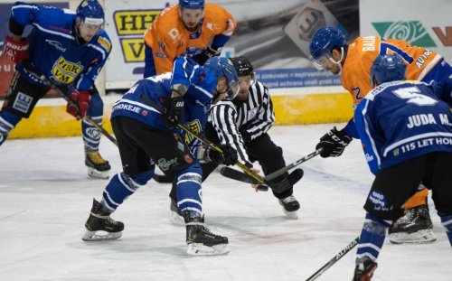 Velkomeziříčští hokejisté nevyužili šance, v Hodoníně nebodovali.