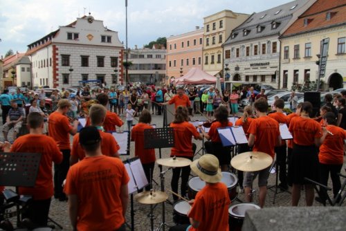Centrum města zaplnili mladí umělci. Proběhl happening ZUŠ Open