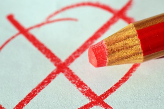 Zítra začínají poslanecké volby a referendum. Jak na to?