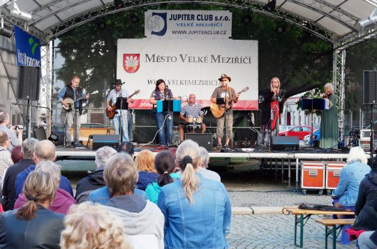 Country tóny se linuly centrem města