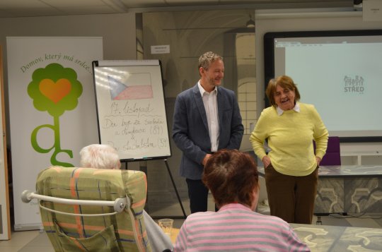 Domovem pro seniory se rozezněly Krylovky a vzpomínalo se na události listopadu ´89 