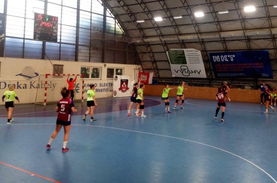 Vstup do 1. ligy žen vyšel házenkářkám parádně