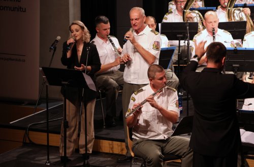 Kruh přátel hudby zahájila armáda