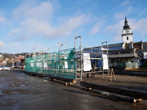 Přípravy na páteční vernisáž jsou v plném proudu