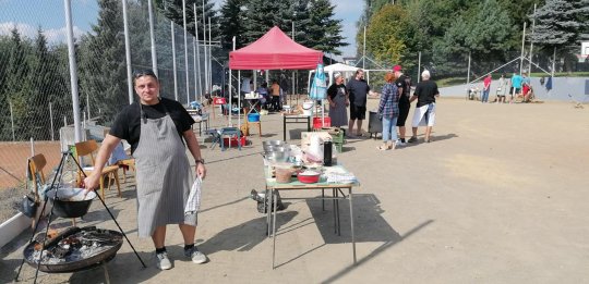 V Uhřínově u Velkého Meziříčí se soutěžně vařily kotlíkové guláše