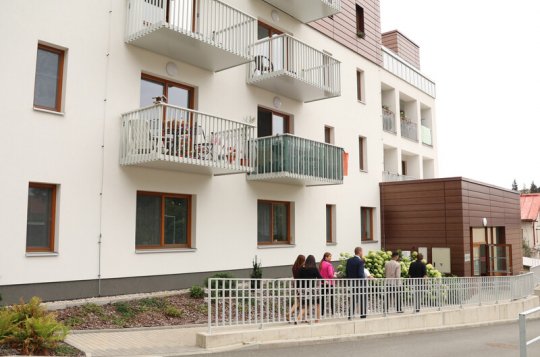 Radní vyrazili do terénu, navštívili školu i bytový dům pro seniory