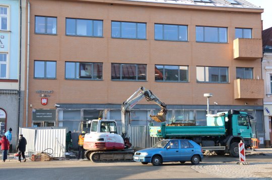 Stavba se po vynucené přestávce znovu rozběhla