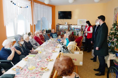 Návštěva vedení města udělala seniorům radost