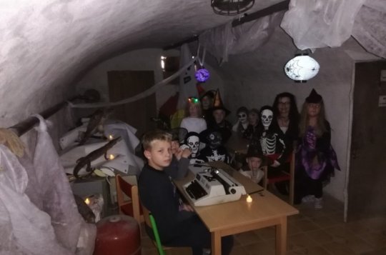 Žáci v Rudě slavili Halloween