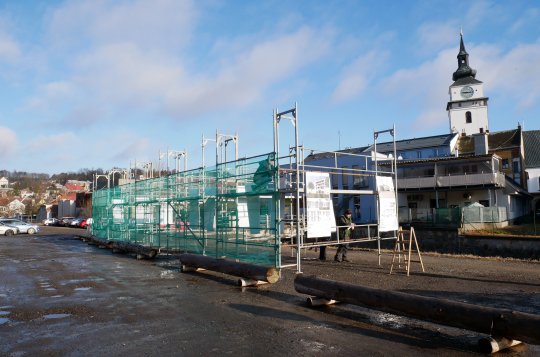 Přípravy na páteční vernisáž jsou v plném proudu