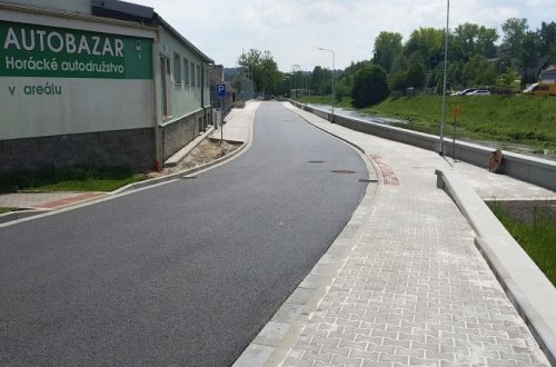 Ulice Nábřeží je znovu průjezdná