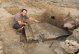 Archeologové objevili sud s unikátním detailem i středověkou hračku