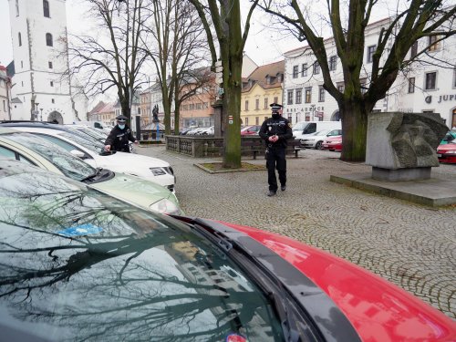 Řidiči nerespektují časově omezené parkování, hrozí jim pokuty