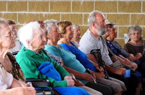 Senioři si zazpívali písničky Karlů