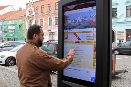 Na náměstí je v provozu nová úřední deska