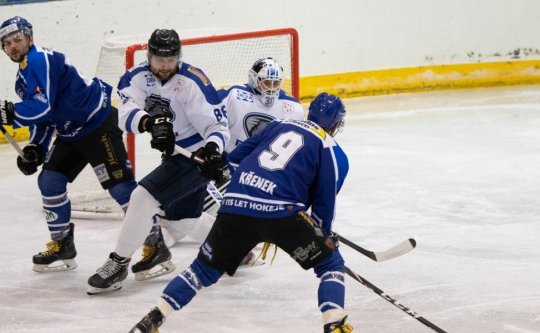 Velkomeziříčští hokejisté získali v Hodoníně první výhru