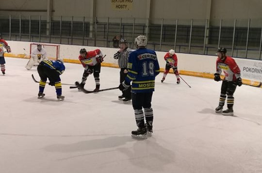 Jedenácté kolo nadstavbové části odehráli hráči městské hokejové ligy