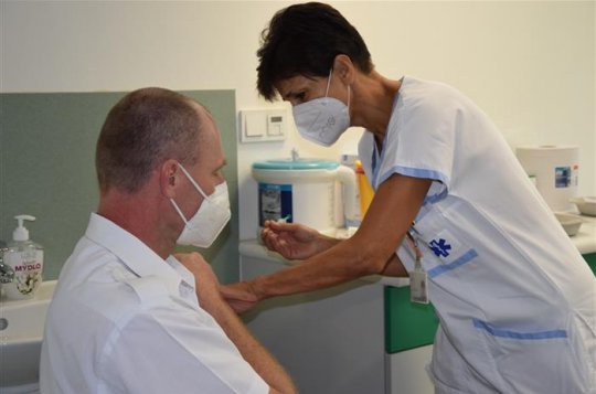Očkování bez registrace ve velkém očkovacím centru Jihlava – Hruškové Dvory první den využilo 186 osob