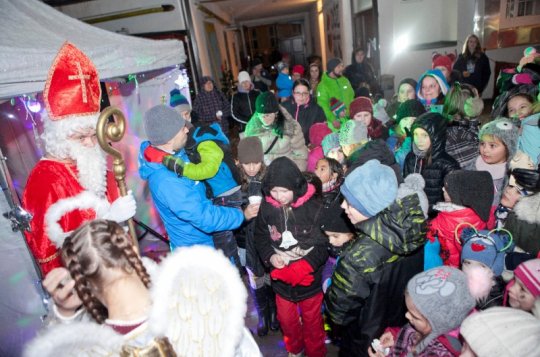 Mikuláš s anděly a dvěma čerty dorazil i na Dózu