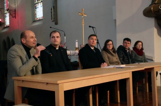 Lidé se setkali s autory knihy o kostele