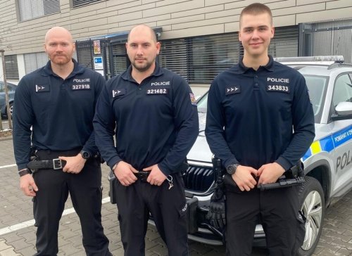 Policisty, kteří zachránili život mladého muže, ocenil policejní ředitel
