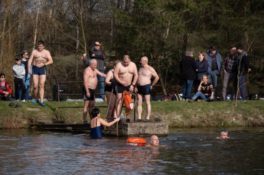 Den vody přivítali otužilci na Americe