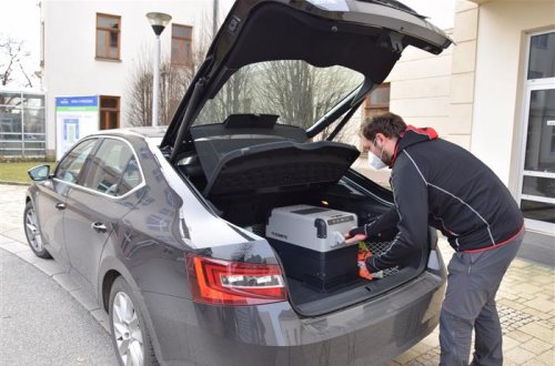 Část vakcín pro očkovací centra přenechal kraj praktikům