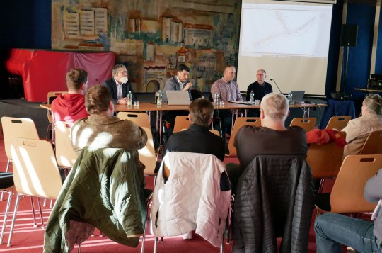 Druhé veřejné projednání rekonstrukce ulice Ve Vilách přilákalo na čtyřicítku obyvatel