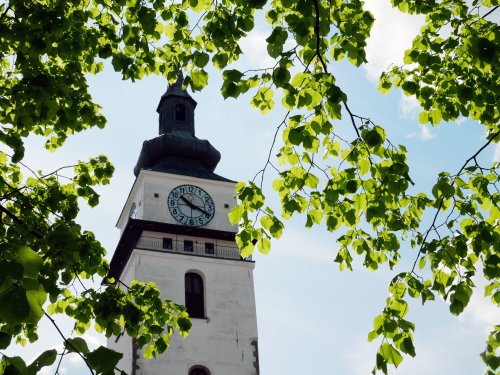 Hodiny na vyhlídkové věži v Meziříčí potřebují opravu