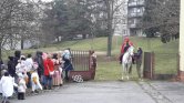 Martin na bílém koni přijel za dětmi do školky
