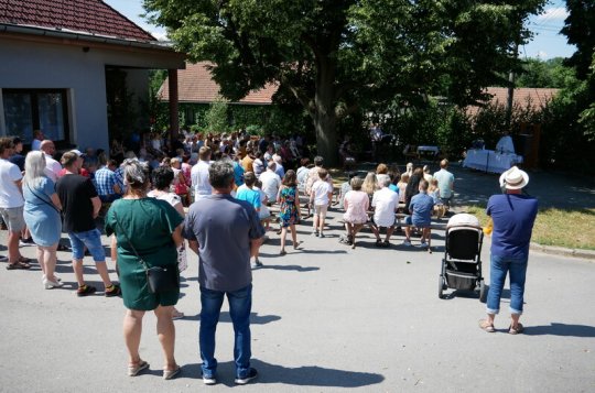 Ve Lhotkách začíná pouť