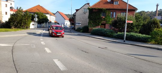 Záruční oprava vozovky zapříčiní jednodenní omezení provozu na Novosadech